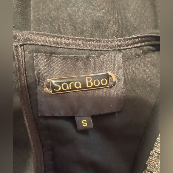 SARA BOO, Elegant Black Dress with Embellished Neckline - Picture 3 of 7